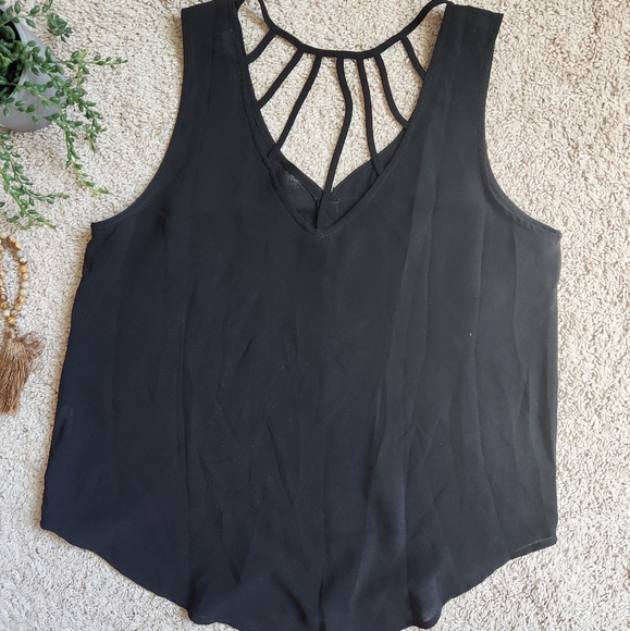 Design Cut Out Back Tank Top - Size L - Picture 3 of 5